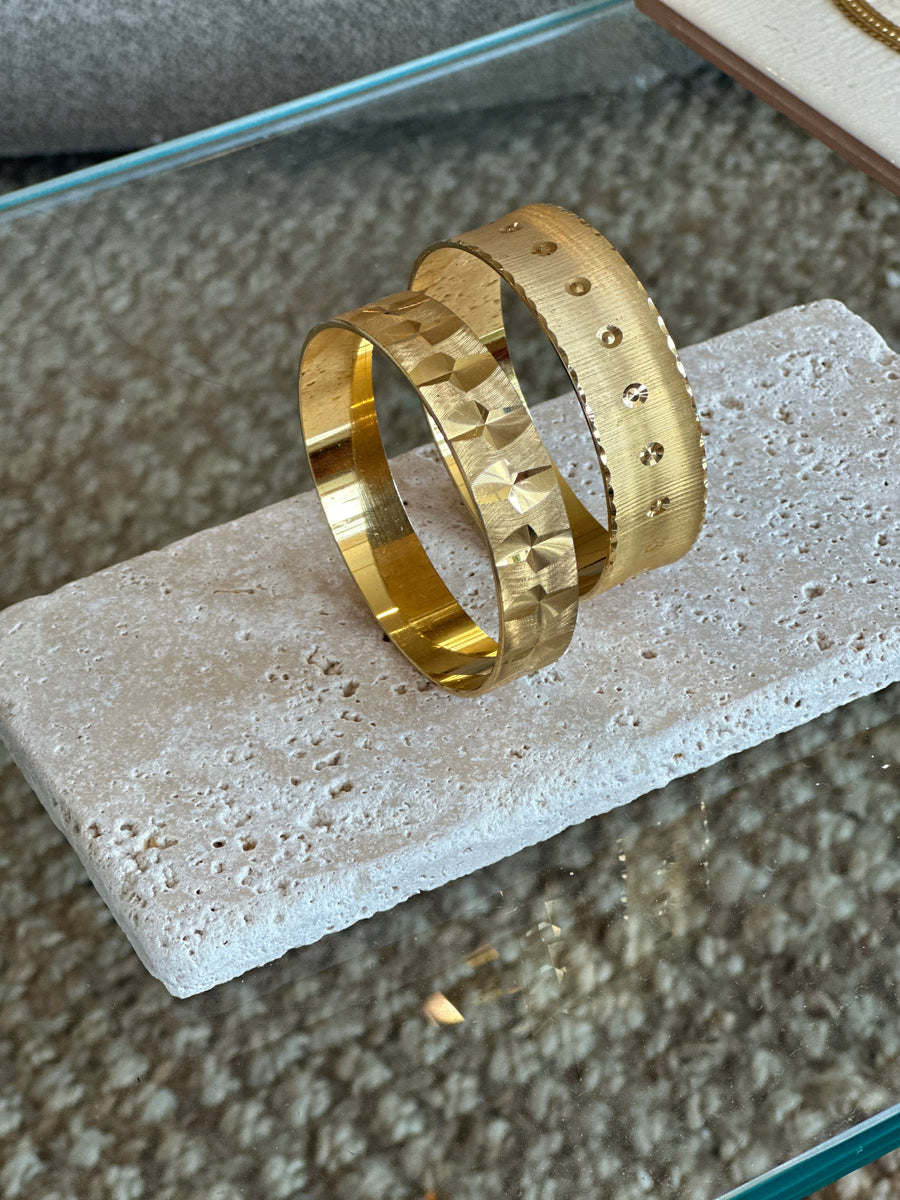 Vintage Bangle with engraved detail